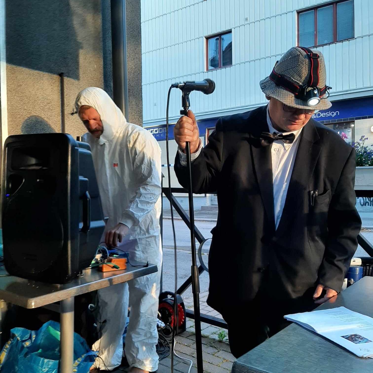 Två Män i en Dambob